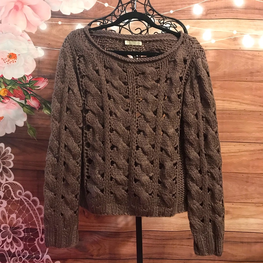 Hinge sweater